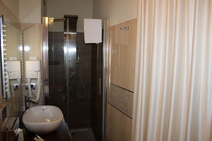 Room 17 of 48
