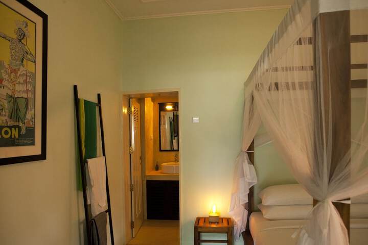 Room 40 of 72