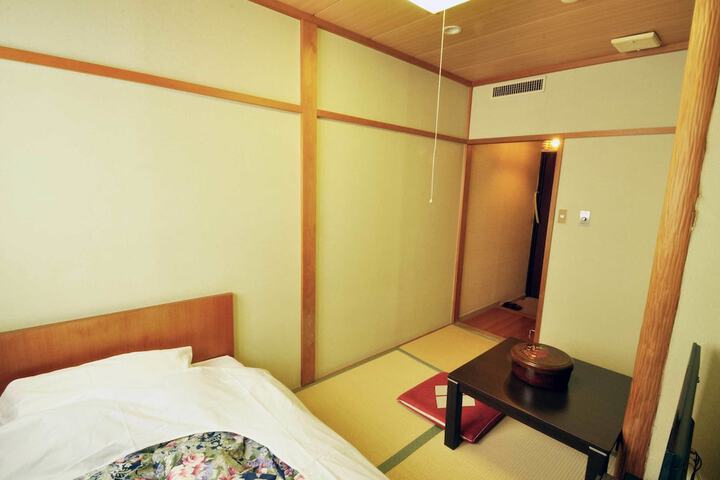 Room 3 of 36