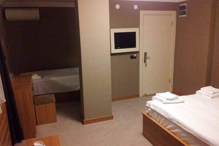 Room 7 of 11