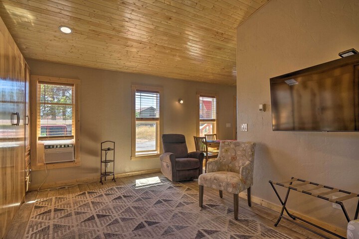 Mountain Cabin Walk to Dining / memorial Park!