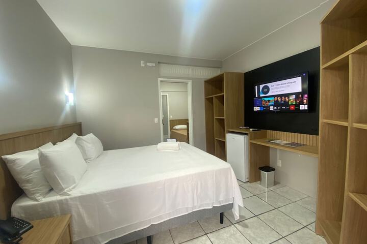Room 9 of 102