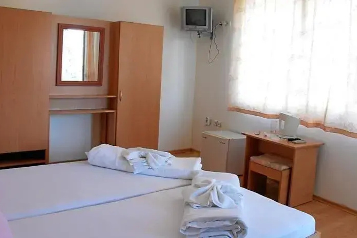 Room 4 of 15