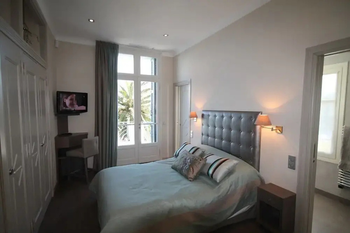 Room 5 of 19