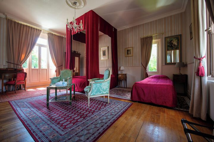 Room 9 of 35