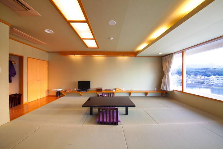 Room 5 of 61
