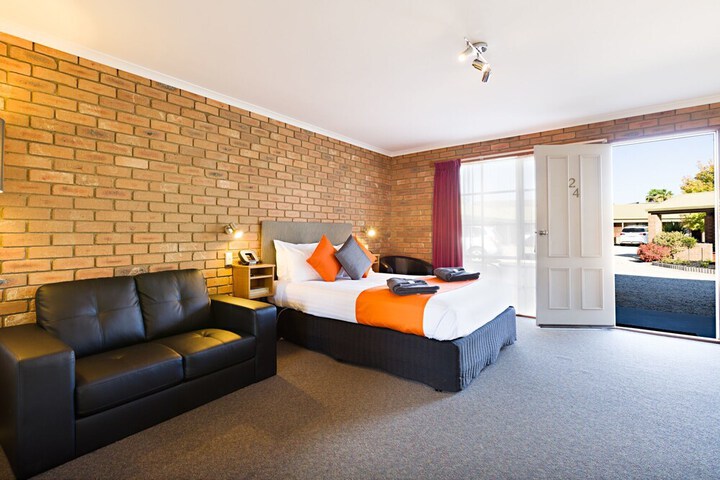 Room 3 of 52