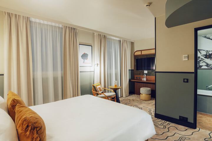 Room 25 of 138