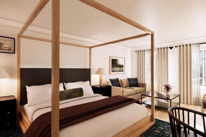 Room 4 of 8