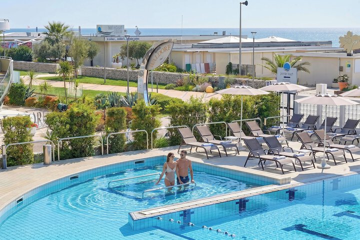 Hotel Pool