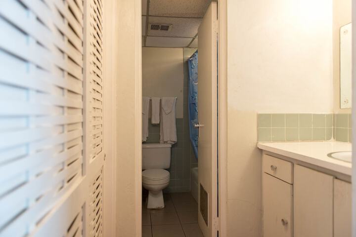 Room 10 of 25