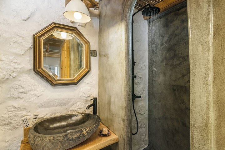 Room 4 of 91