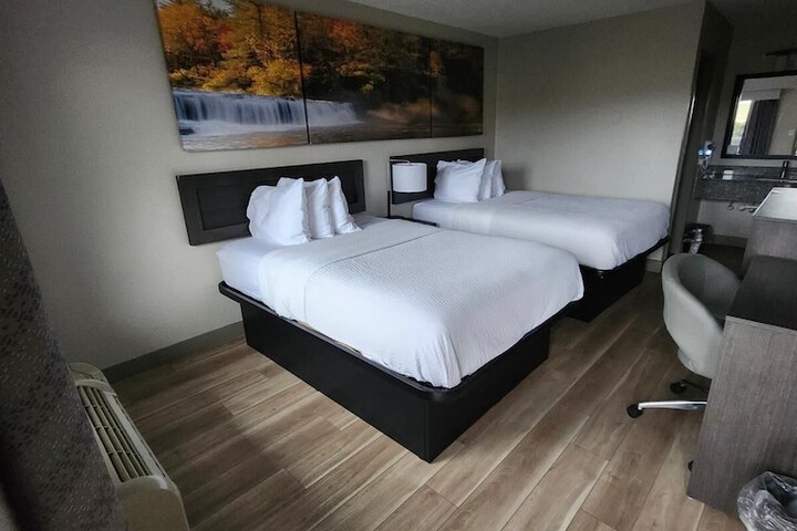 2 Double Beds (4 of 10)