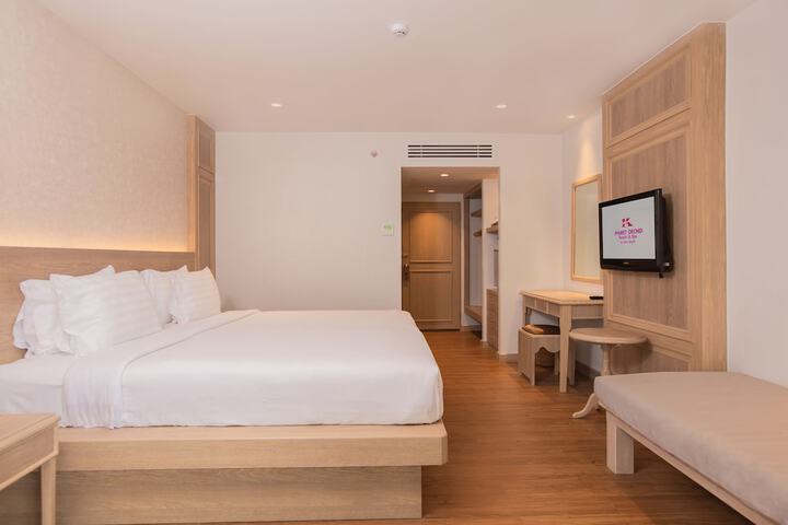 Room 3 of 75