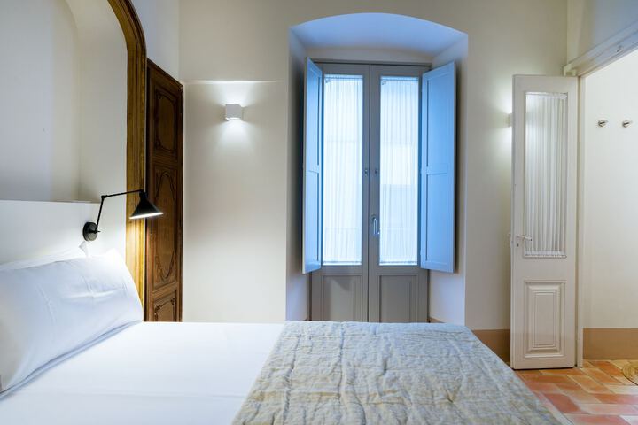 Room 8 of 40