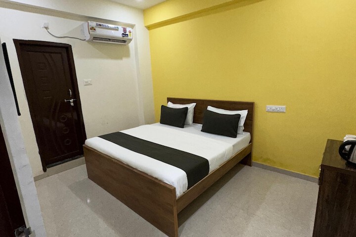 Room 3 of 10