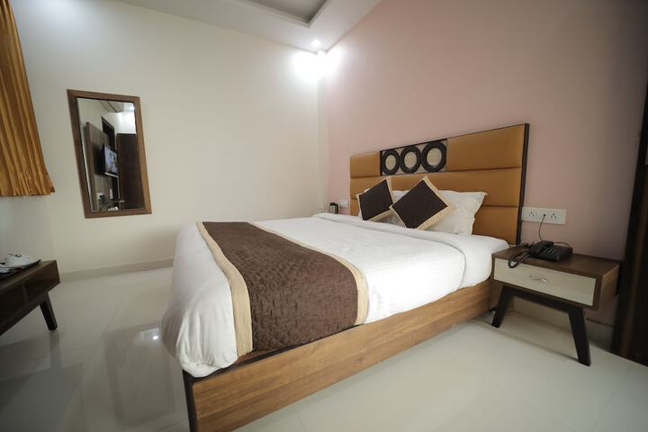 Room 10 of 29
