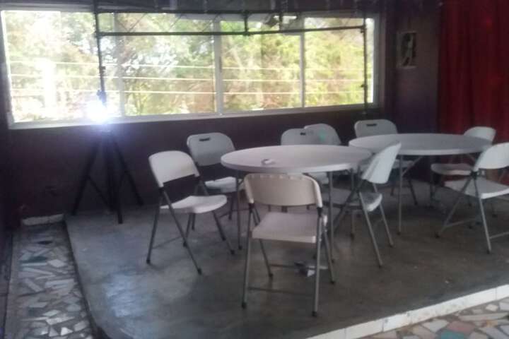 Lobby lounge
