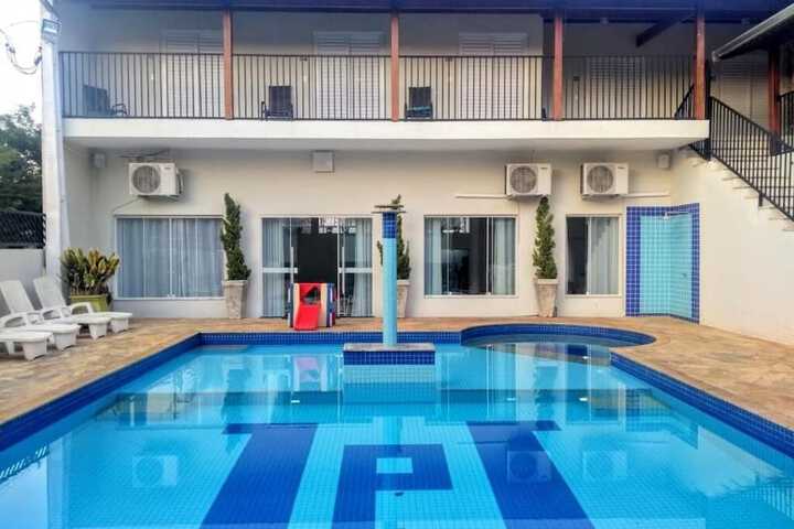Pool 10 of 22