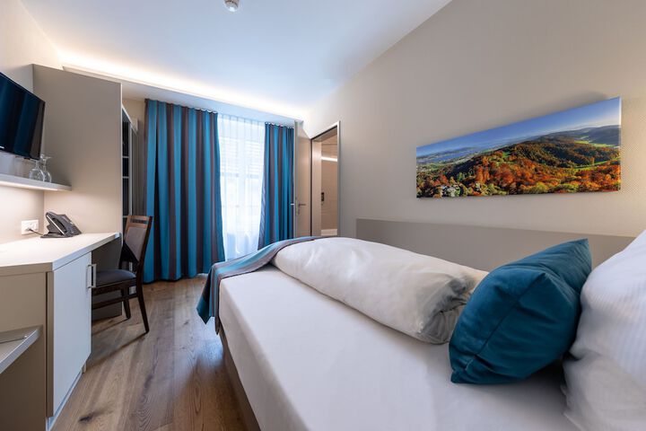 Room 5 of 38