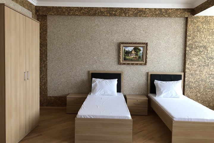 Room 5 of 12