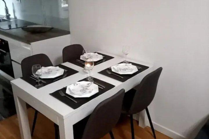Dining 16 of 20