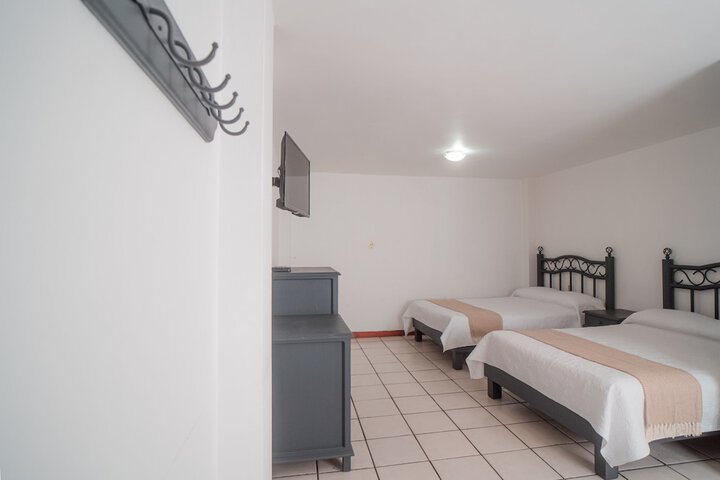 Room 6 of 38