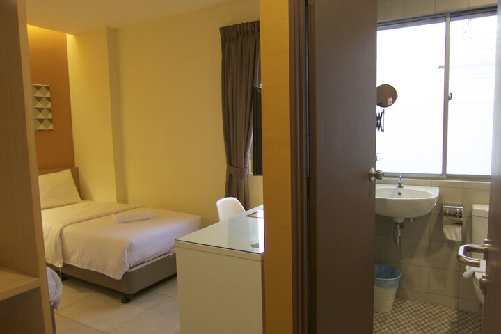 Room 17 of 48
