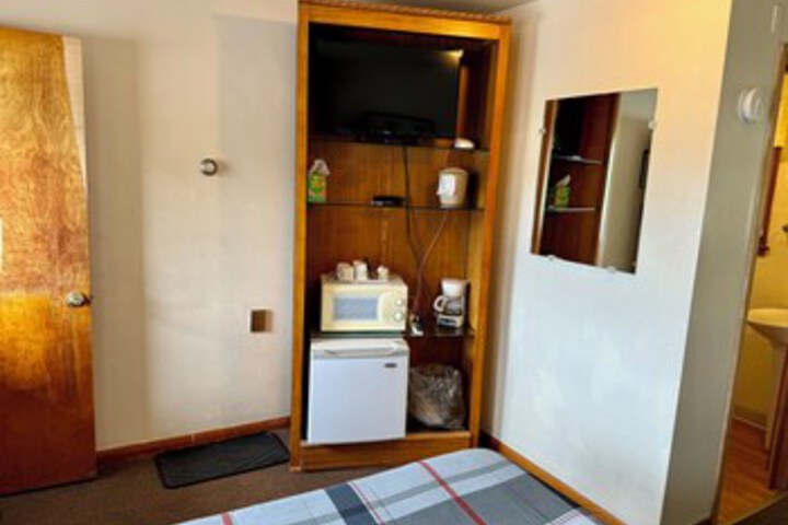 Room 10 of 102