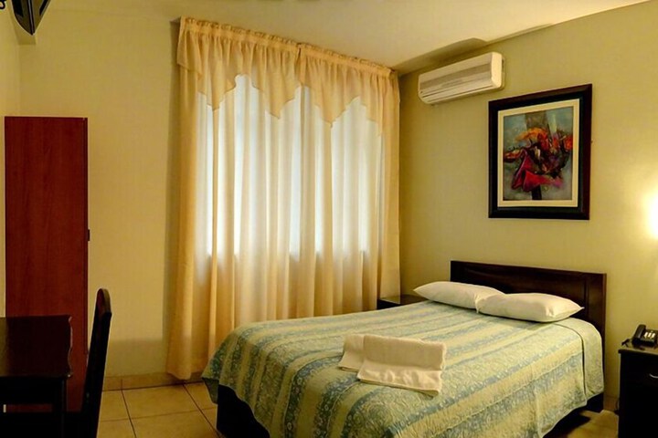 Room 17 of 33