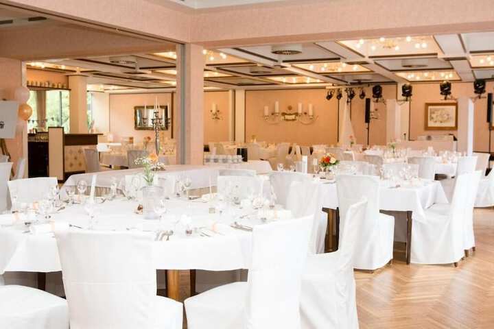 Ballroom/Hall 18 of 19