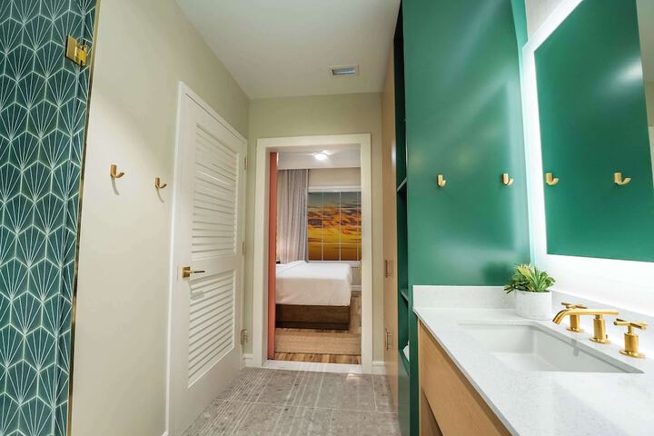 Room 33 of 60