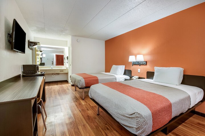 2 Double Beds (3 of 11)