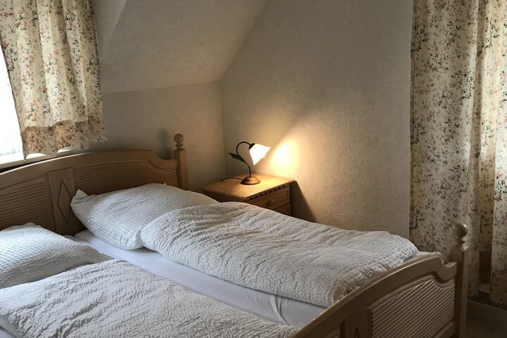 Room 12 of 101