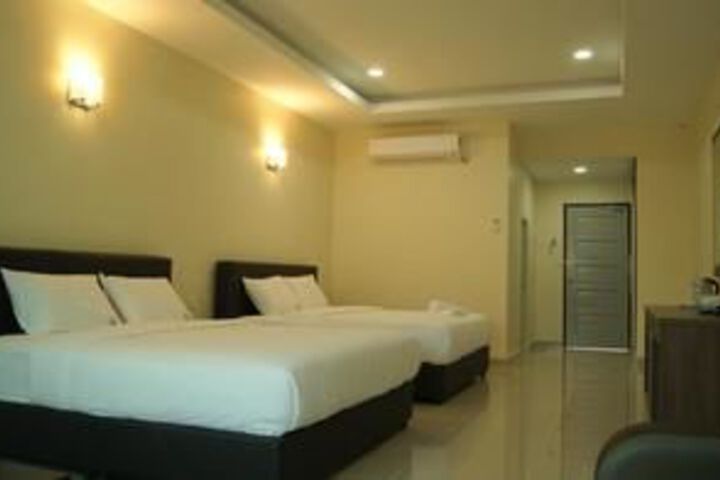 Room 5 of 11