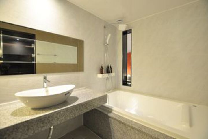 Room 2 of 76