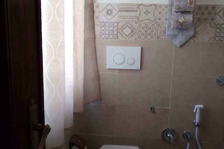 Room 2 of 17