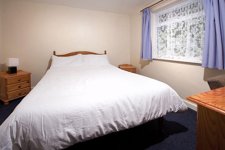 Room 9 of 25
