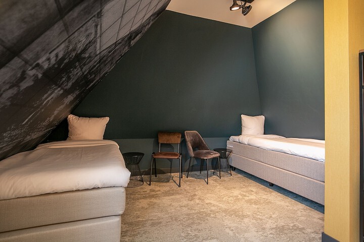 Room 13 of 110