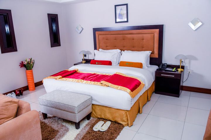 Room 15 of 48