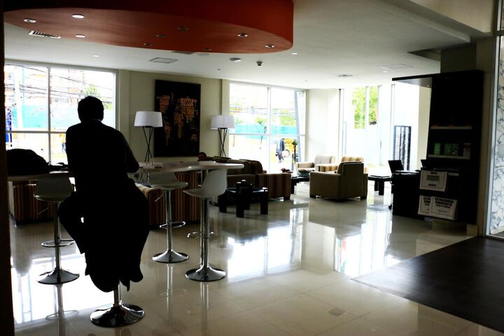 Entrance & Lobby