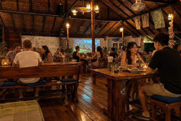 Dining 40 of 63