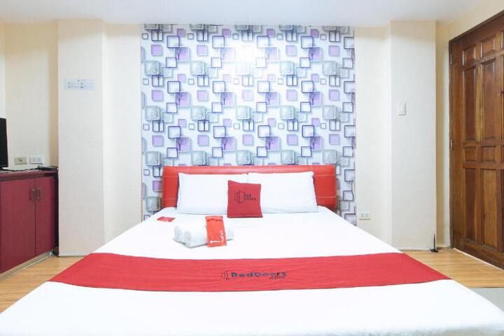 RedDoorz at DBuilders Rooms Ph2 Taguig