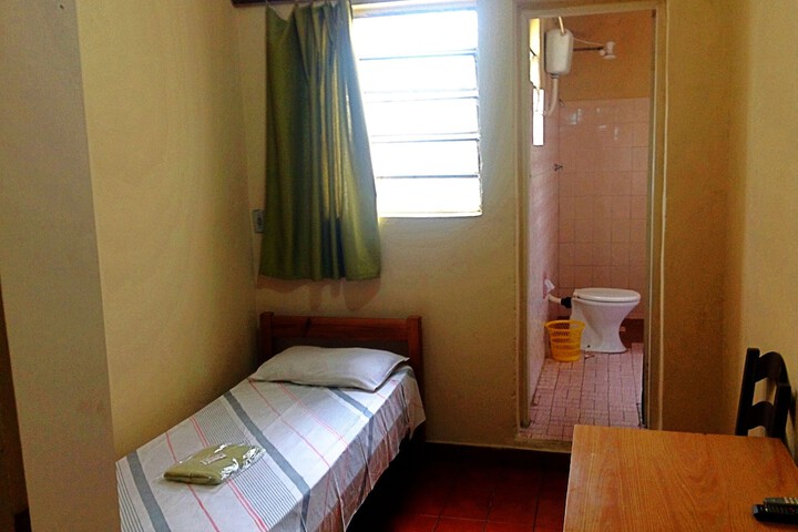 Room 7 of 38