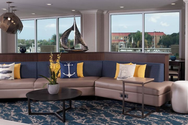 Lobby lounge