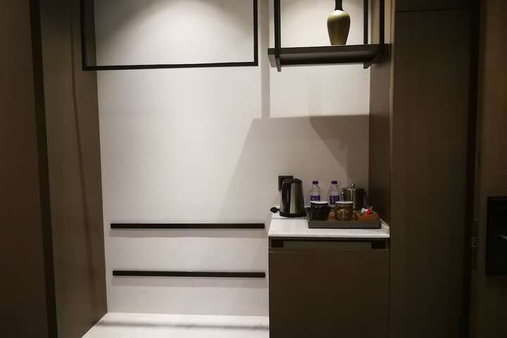 Room 11 of 42