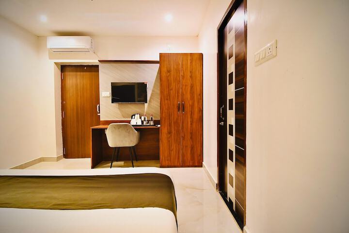 Room 10 of 18