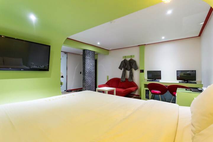 Room 17 of 54