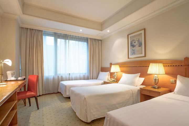 Room 14 of 37