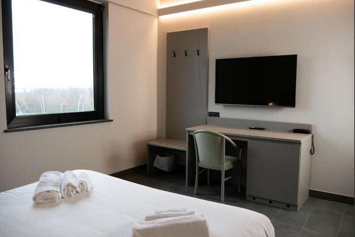 Room 14 of 33